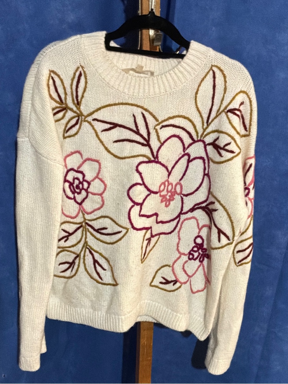 Cream Floral Crewneck Sweater with Pink Embroidery - Brand Unspecified